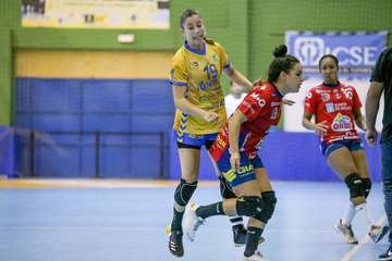 El Rocasa se ahoga en la orilla y cede su primera derrota ante un sólido Porriño/TA.