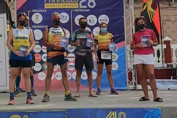 Los atletas teldenses Andrés González y Mariola Ortega tocan podio en la carrrera Entremontañas Paralelo 28/TA.