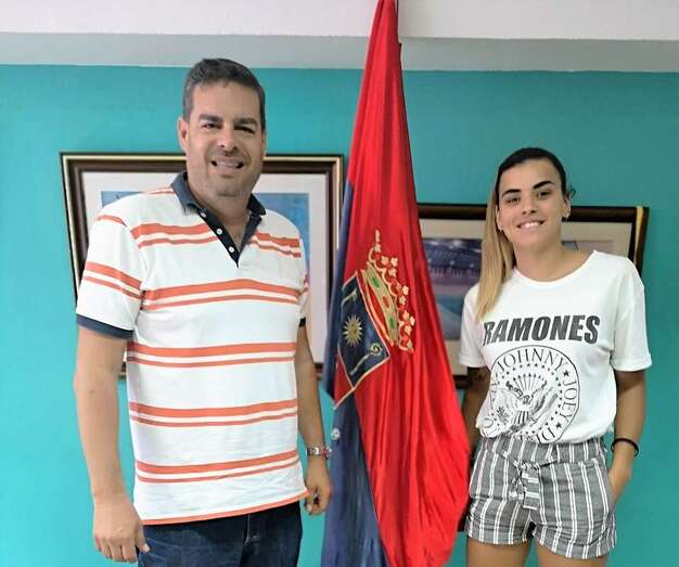 El concejal Diego Ojeda y la joven Misa Rodríguez, en una imagen de archivo/TA.