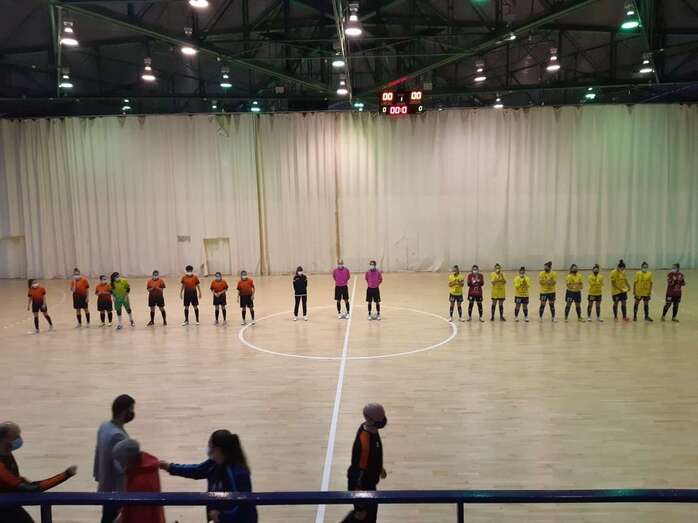 Momento inicial del partido/TA.