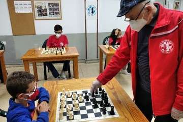 simultánea del Maestro Internacional Neboisa Illijin con ocho valores de la entidad/TA.