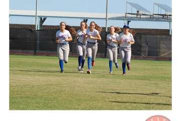 Campo de béisbol y sófbo en El Hornillo/TA.