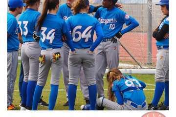 Campo de béisbol y sófbo en El Hornillo/TA.