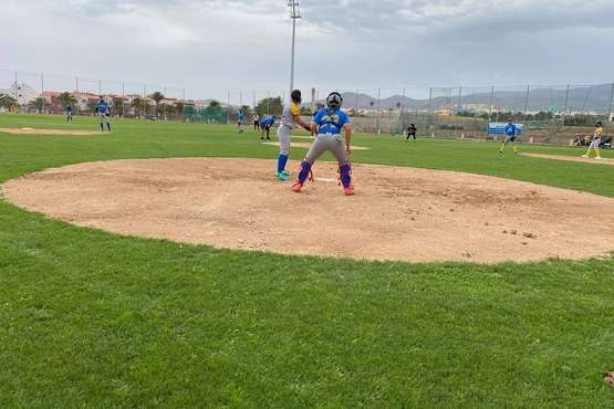 Campo de béisbol y sófbo en El Hornillo/TA.