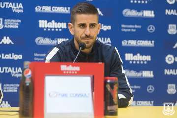 El exjugador de la UD Telde, Dani Ojeda, de amarillo con el Alcorcón/AD Alcolrcón.