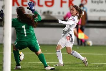 Misa Rodríguez certifica con la selección femenina de fútbol el pase para la Eurocopa 2022 de Inglaterra/RFFE.