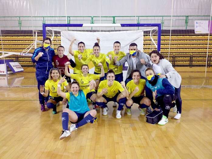 Las jugadoras canarias celebran el triunfo de este sábado/TA.