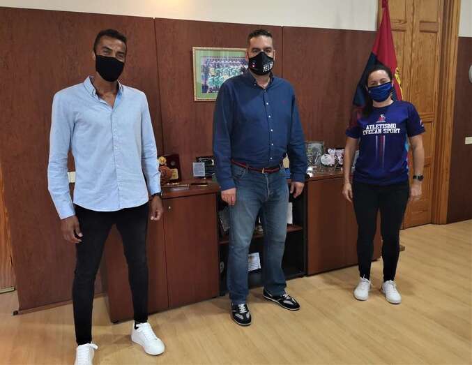 Imagen del encuentro con el concejal Diego Ojeda / TA