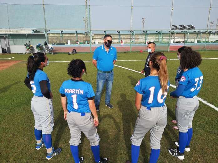 El concejal Diego Ojeda asistió esta semana a uno de los entrenamientos del Capitalinos en El Hornillo / TA