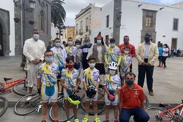 San Juan acogió esta mañana la salida de la prueba de montaña Escalada al Pico de las Nieves/TA.