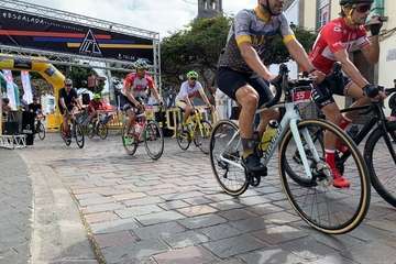 San Juan acogió esta mañana la salida de la prueba de montaña Escalada al Pico de las Nieves/TA.