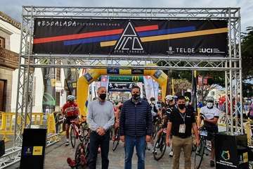 El teldense Pablo Rodríguez conquista el Pico de las Nieves/TA.