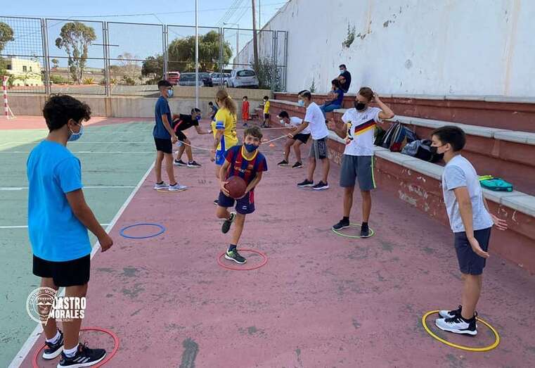 Los nadadores del Faynagua se acercaron a la lucha canaria en Lomo Cementerio / TA