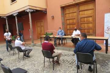 Presentación del concurso monográfico de presa canario en Telde/TA.