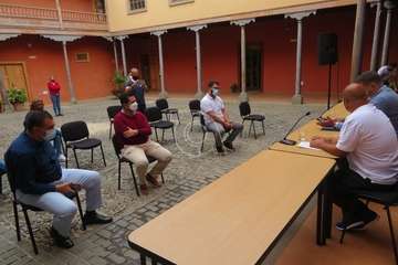 Presentación del concurso monográfico de presa canario en Telde/TA.