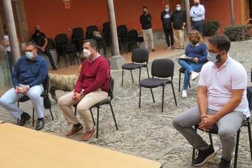 Presentación del concurso monográfico de presa canario en Telde/TA.