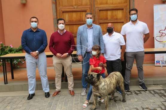 Presentación del concurso monográfico de presa canario en Telde/TA.