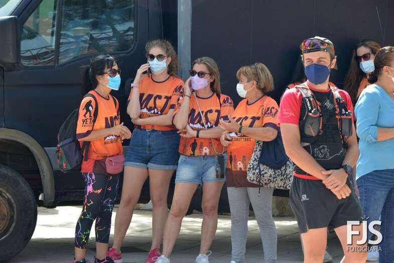 Corredores concentrados en la plaza de La Majadilla, el pasado sábado/TA.