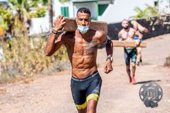 El atleta teldense Azman Mesand 'rompe' la Bestial Race de Lanzarote/Bestial Race.