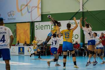 El Rocasa domina con mano de hierro el derbi canario para mantener el liderato/TA.