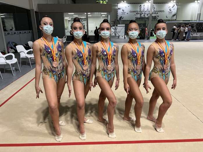 Imagen de las gimnastas del Attenya Telde