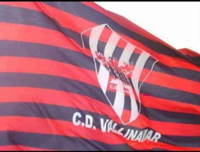 Bandera con el escudo del club/TA.