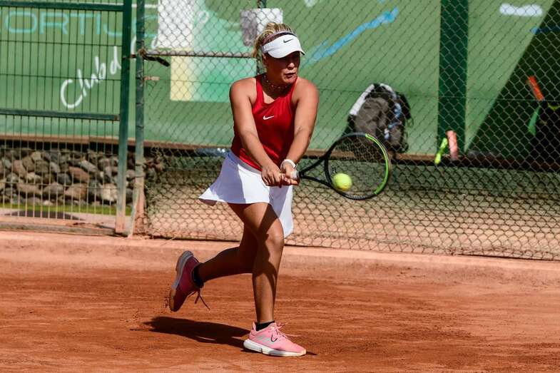 La mallorquina Elisabet Rossiñol, durante un partido en las instalaciones de Telde / TA
