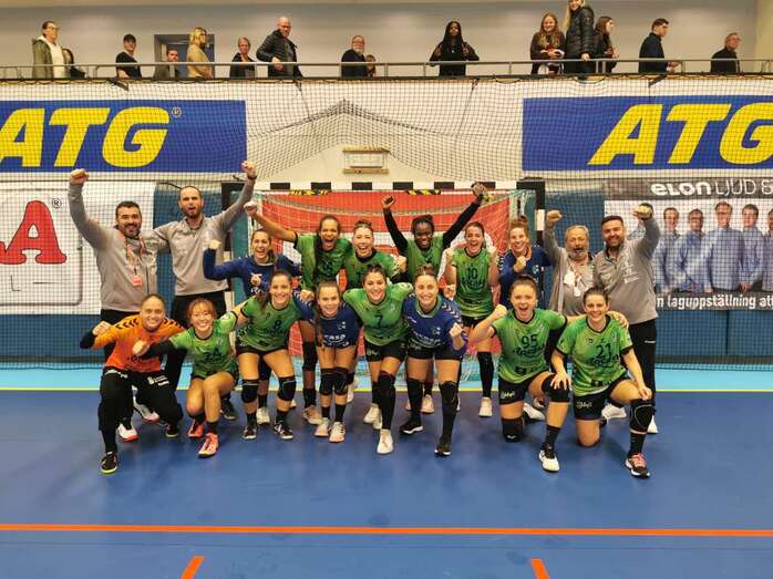 Las pupilas de Robert Cuesta festejan el pase a la siguiente ronda/TA.