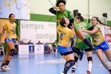 Saber sufrir le vale al Rocasa para llevarse el derbi canario ante Zonzamas/TA.