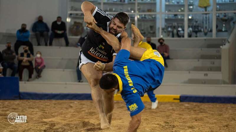 Momento de la luchada de este viernes/Castro Morales.