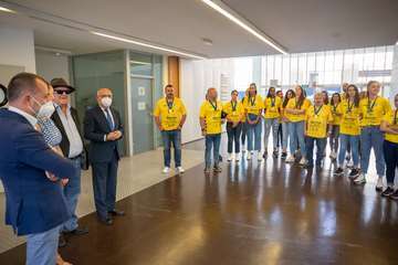 El Rocasa Gran Canaria completa un tour de visitas para celebrar la conquista de la EHF European Cup/TA.