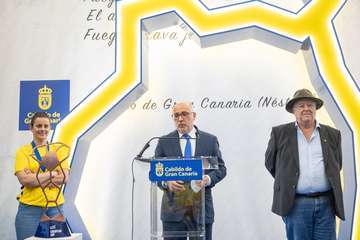 El Rocasa Gran Canaria completa un tour de visitas para celebrar la conquista de la EHF European Cup/TA.