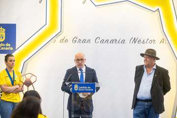 El Rocasa Gran Canaria completa un tour de visitas para celebrar la conquista de la EHF European Cup/TA.