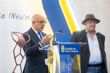 El Rocasa Gran Canaria completa un tour de visitas para celebrar la conquista de la EHF European Cup/TA.