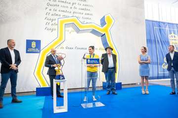 El Rocasa Gran Canaria completa un tour de visitas para celebrar la conquista de la EHF European Cup/TA.