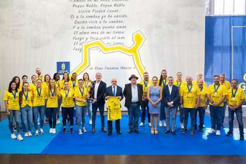 El Rocasa Gran Canaria completa un tour de visitas para celebrar la conquista de la EHF European Cup/TA.