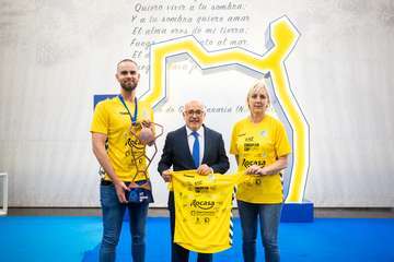 El Rocasa Gran Canaria completa un tour de visitas para celebrar la conquista de la EHF European Cup/TA.