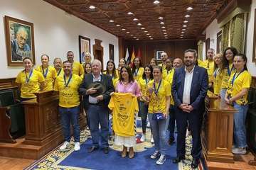 El Rocasa Gran Canaria completa un tour de visitas para celebrar la conquista de la EHF European Cup/TA.