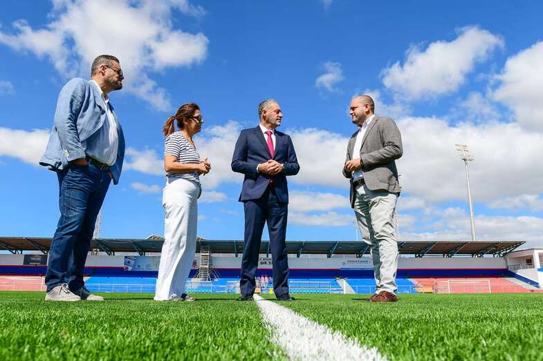 La alcaldesa, el consejero insular de Deportes, el concejal del área y el presidente de la UD Telde/TA.
