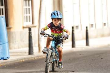  Las promesas del ciclismo dan vuelta a la historia en Telde/TA.