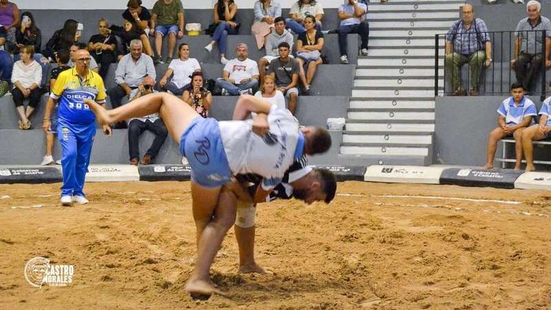 Imagen de la luchada/Castro Morales.