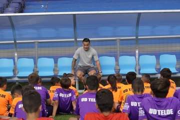 La alcaldesa visita la primera edición del campus de verano de Roque Mesa en Telde/TA.