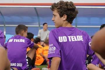 La alcaldesa visita la primera edición del campus de verano de Roque Mesa en Telde/TA.