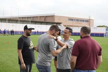 La alcaldesa visita la primera edición del campus de verano de Roque Mesa en Telde/TA.