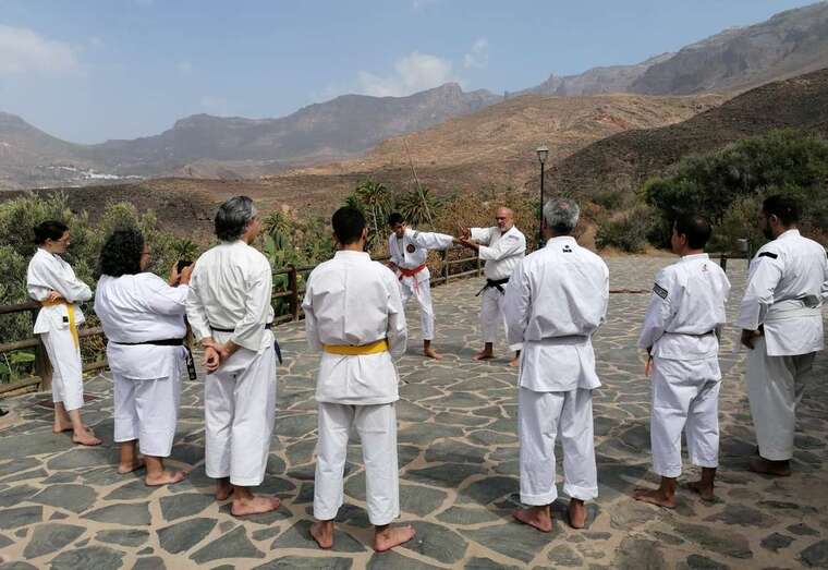 Entrenamientos y convivencia del club Anta (Telde) en plena naturaleza/TA.