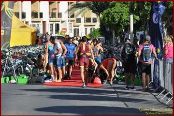 Corentin Lefer y Raquel Arostegui, vencedores absolutos del XXIX Triatlón Salinetas/TF.