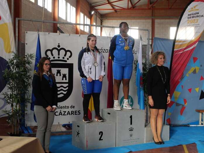 La joven teldense en el podio de ganadores/TA.