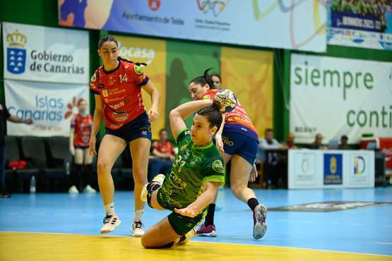 El Rocasa sucumbe ante el Porriño por 22-25 y pierde su imbatibilidad en casa/TA.