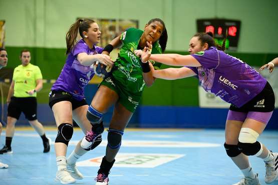 El Rocasa consolida en Telde su buena racha ante el Caja Rural (34-25)/TA.