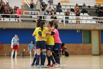 El Teldeportivo golea al Majadahonda (8-2) y sigue vivo por la permanencia/TA.